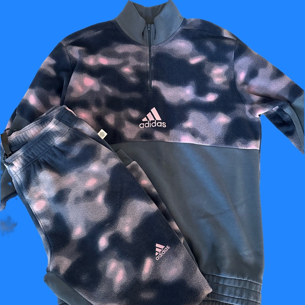 GENTLY USED ADIDAS CAMO BLUE AND PINK 1/4 ZIP AND PANTS. FLEECE SIZE LARGE